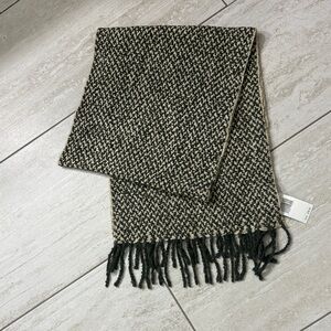 Echo ladies wool blend scarf .. gray & taupe .. nwt
Fringe ..authentic